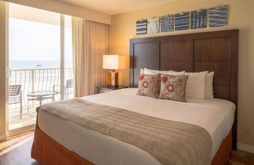 Ormond Shores Condo | Tropical 1BD vacation condo in beautiful resort setting with pool amenities to enjoy