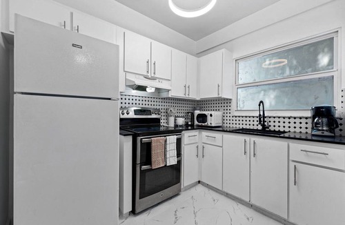 East Little Havana Apartment | Tropical Havana | 2BR | Central Location