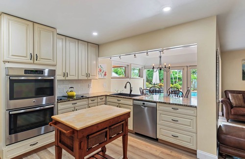 Wellington House | Tropical Oasis ~ Game Room ~ Spectacular Gardens ~ Heated 32' Saltwater Pool