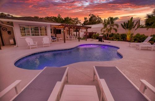 South Sarasota House | Tropical Oasis Heated Pool Hot Tub Near Siesta Key