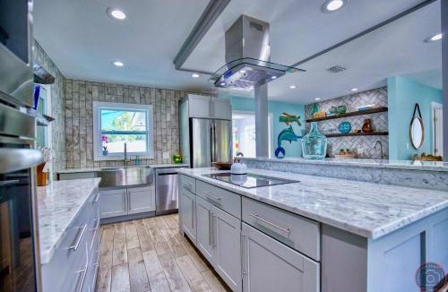 South Sarasota House | Tropical Oasis Heated Pool Hot Tub Near Siesta Key