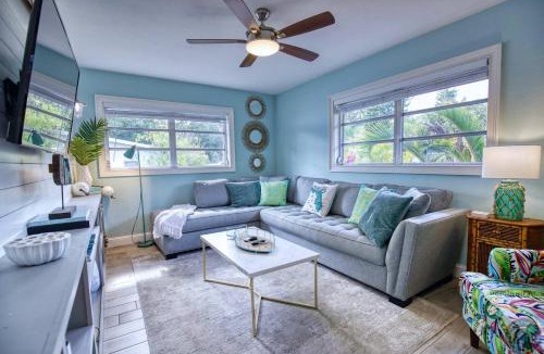 South Sarasota House | Tropical Oasis Heated Pool Hot Tub Near Siesta Key