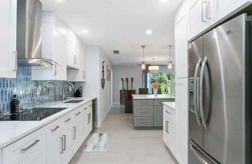 Fort Lauderdale House | TROPICAL - POOL & BEDROOMS HAVE PRIVATE BATHROOMS!