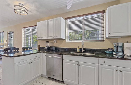Indian Beach Sapphire Shores House | Tropical Retreat w/charming garden near downtown.