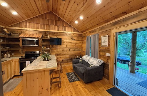 Bakerton Cabin | Trout & About Cabin Retreat Near Dale Hollow Lake & Cumberland River