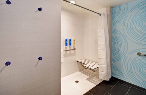 Fairgrounds Hotel | Tru by Hilton Louisville Airport