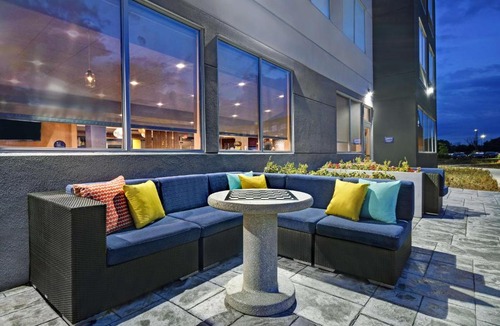 Frenchtown Township Hotel | Tru By Hilton Monroe, MI