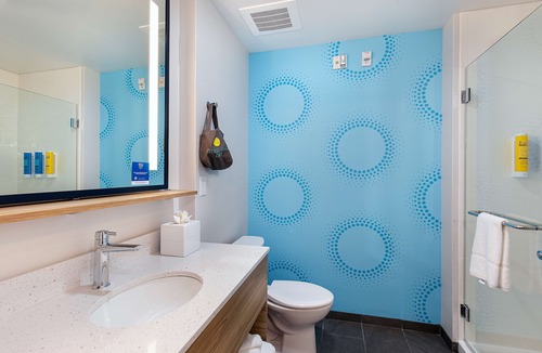 Lexington Hotel | Tru by Hilton University Medical Center