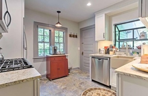 Lynn Cottage | Tryon Historic Cottage Remodeled/Romantic Extras!