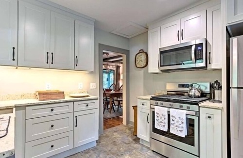 Lynn Cottage | Tryon Historic Cottage Remodeled/Romantic Extras!