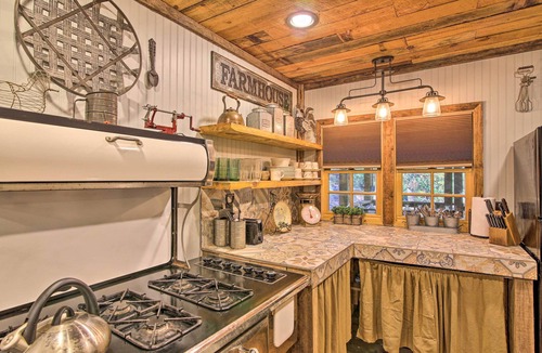 Sautee Nacoochee Cottage | Tubes & Kayaks: 5-acre North Georgia Mtn Retreat