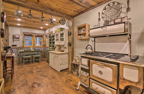 Sautee Nacoochee Cottage | Tubes & Kayaks: 5-acre North Georgia Mtn Retreat