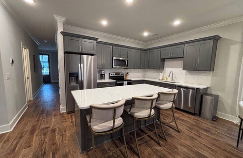 Oxford Condo | Turn-Key Luxury 3 Bed 3.5 bath Condo in a Prime Location