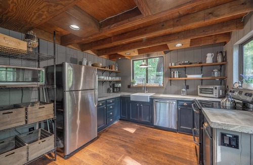 Innsbrook Ski Chalet | Turnberry Lakefront Getaway by Innsbrook Vacations!