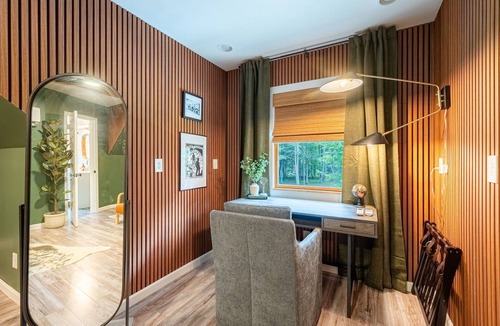 Mt Lookout Cabin | Twin Oaks Lodge: 4 Kings, Hot Tub, Sauna & EPIC Game Room
