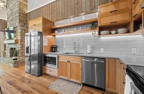 Afton Cabin | Twin Retreat Cabin 1: Hot Tub, Fire Pit, Golf Shangri La, Boat Grand Lake