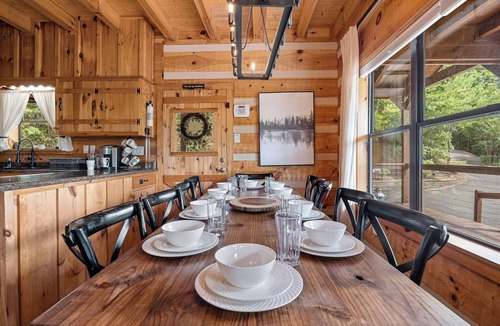 Sevierville Cabin | Two Dancing Bear Cubs – Boogie With The Bears