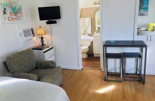 Pompano Beach Hotel | Two double bed studio with full kitchen on 2nd floor .