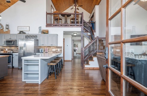 Bixby House | Two Homes on 160 Acres | Stocked Lakes | Firepit | Trails | 30 Minutes to Tulsa