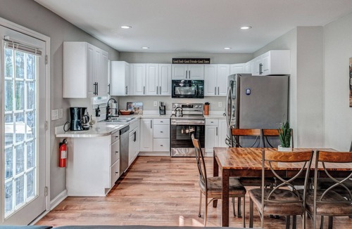 Helen House | Two Homes Sleeps 18 Overlooks Downtown Helen 2 Hot Tubs