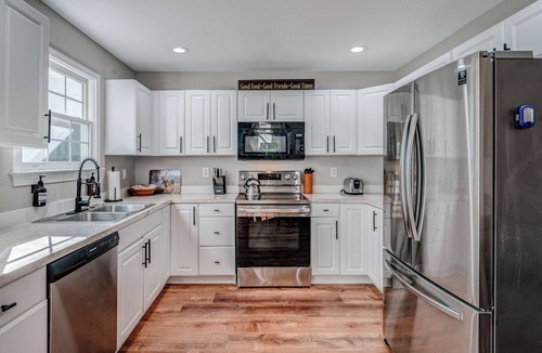 Helen House | Two Homes Sleeps 18 Overlooks Downtown Helen 2 Hot Tubs