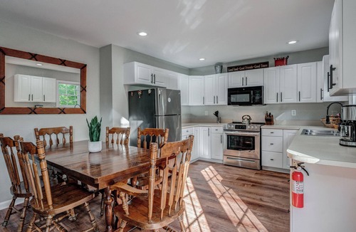 Helen House | Two Homes Sleeps 18 Overlooks Downtown Helen 2 Hot Tubs