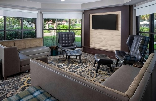 Arts/Warehouse District Hotel | Two Pet-friendly Suites w/Kitchen, Free Breakfast, Pool, Near Lafayette Square!
