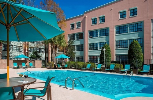 Arts/Warehouse District Hotel | Two Pet-friendly Suites w/Kitchen, Free Breakfast, Pool, Near Lafayette Square!