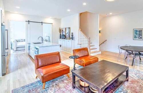 Hillsboro West End House | Two Premium Houses! 24 Beds! Prime Location! Game