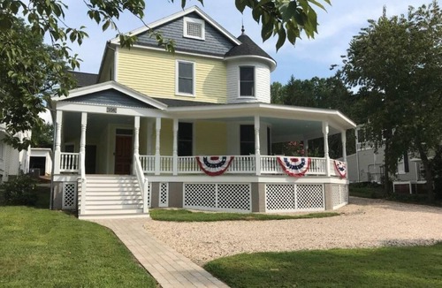 Lexington House | Two spacious bedrooms in a lovely Victorian house in Lexington, VA with AC