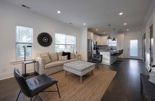 Charlotte Park House | Two Spectacular Homes for Twenty Guests with Outdoor Patio