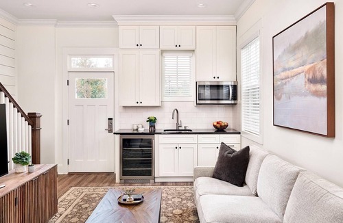 Douglasville Villa | Two-Story Villa Overlooking Lunker Lake w/Kitchenette, WiFi, & Covered Porch