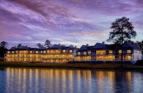 Douglasville Villa | Two-Story Villa Overlooking Lunker Lake w/Kitchenette, WiFi, & Covered Porch
