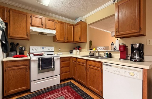 Athens House | UGA Bulldog Basecamp- Prime Five Points Stay