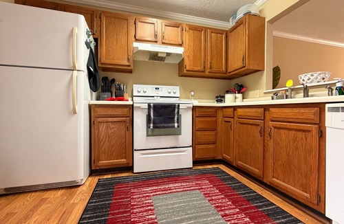 Athens House | UGA Bulldog Basecamp- Prime Five Points Stay