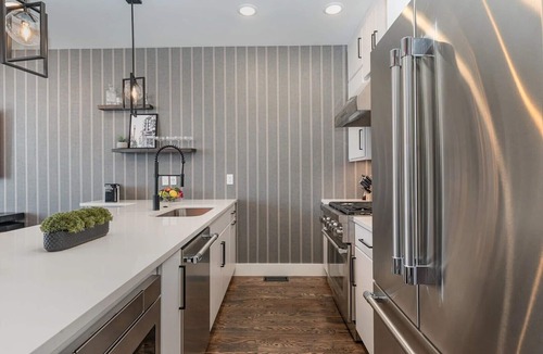 Katie Hill Neighborhood House | Ultimate group stay! | 4 Houses, Hot Tubs & Views!