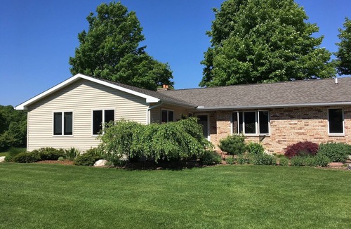 Honor House | Ultimate privacy beside Sleeping Bear Dunes National Park, 3 miles to Empire
