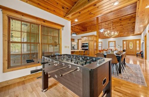 Sevierville Apartment | Ultimate Smoky Escape W Fun Games Hot tub & more