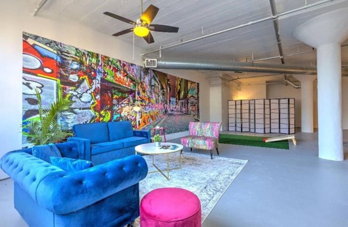 Downtown West Condo | Ultra Chic Loft wlk to CityMu, CnvnCtr & Aquarium