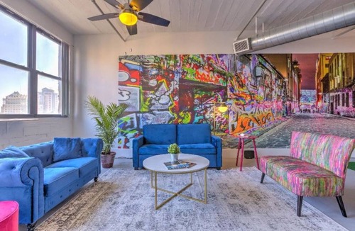 Downtown West Condo | Ultra Chic Loft wlk to CityMu, CnvnCtr & Aquarium