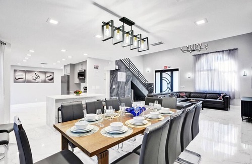Dania Beach Villa | Ultra-Luxury 5BR Villa Heated Pool Game Room near Beach