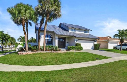 Dania Beach Villa | Ultra-Luxury 5BR Villa Heated Pool near Beach