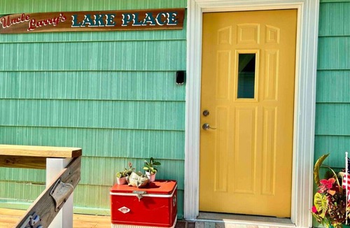 La Porte House | UncleLarry's LakePlace, Hot Tub