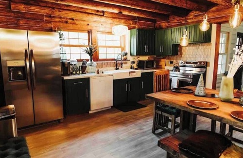 Lenox House | Unique Emerald Gabel Cabin