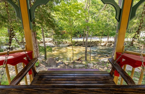 Goldbond Cottage | Unique Gypsy Jade at Four Fillies Lodge-w/Hot Tub