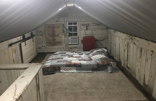 Wellston House | Unique Little Getaway in Town Wellston Hot Tub OH COZY