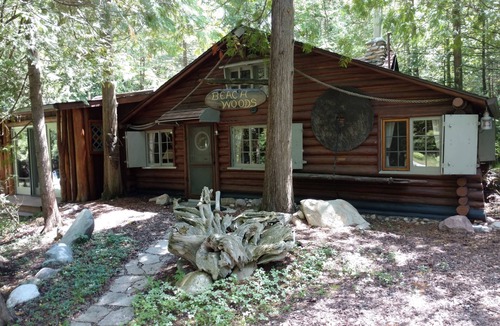 Charlevoix Cottage | Unique log cottage with view of Lake Michigan-pet friendly!