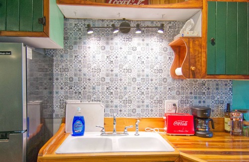 Wildwood House | Unique Outdoorman's Dream! 25 Minutes to Chattanooga! Full Kitchen! Unique Stay