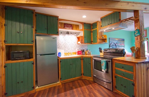 Wildwood House | Unique Outdoorman's Dream! 25 Minutes to Chattanooga! Full Kitchen! Unique Stay