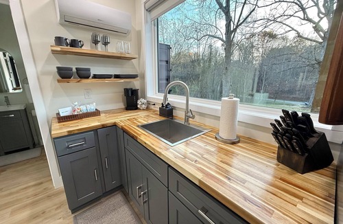 Kimberlin Heights House | Unique Shipping Container Stay Near Great Smoky Mountain National Park